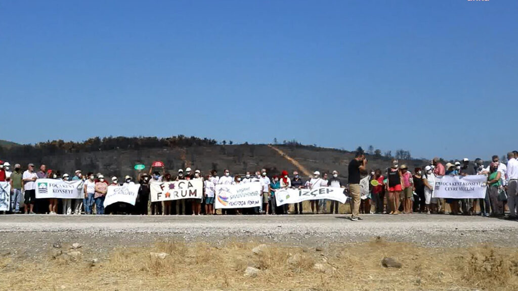 Foça’da yaşam savunucuları Cüruf Depolama Alanı’nın kaldırılması için eylem yaptı