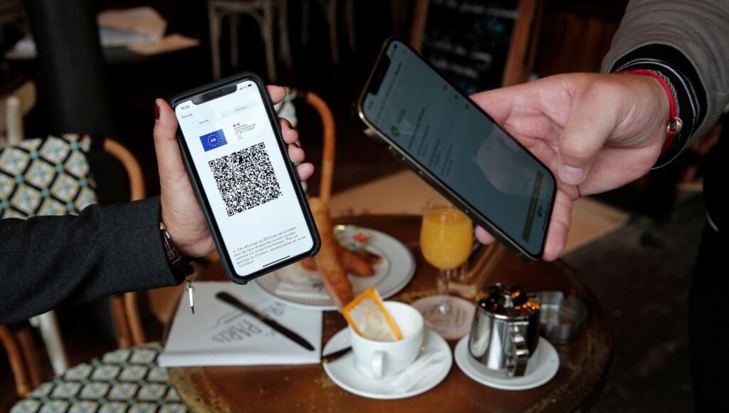 Fransa’da Covid-19 sağlık ruhsatı uygulaması başladı