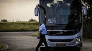 Hollanda’da Afgan sığınmacıları protesto gösterisi kontrolden çıktı, acil durum ilan edildi