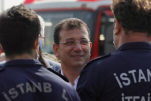 İmamoğlu, kahraman itfaiyecileri Yenikapı’da karşıladı