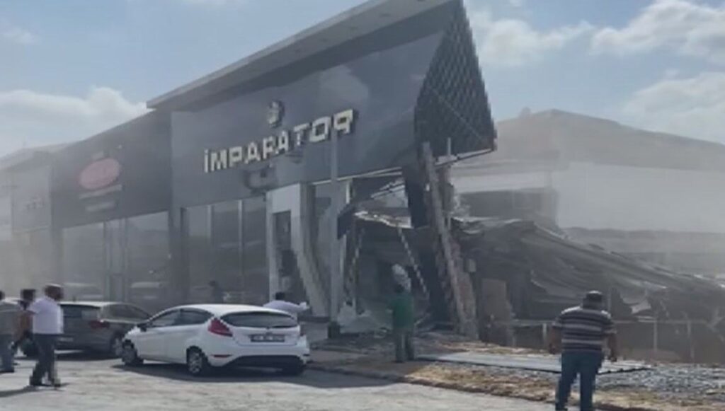 İstanbul’da Masko Mobilyacılar Sitesi’nde bina çöktü