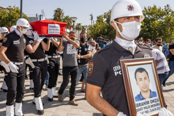 İzmir şehidini uğurladı