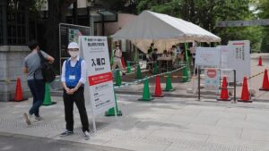 Japonya’dan yeni corona önlemi: Karantina kurallarına uymayanlar afişe ediliyor