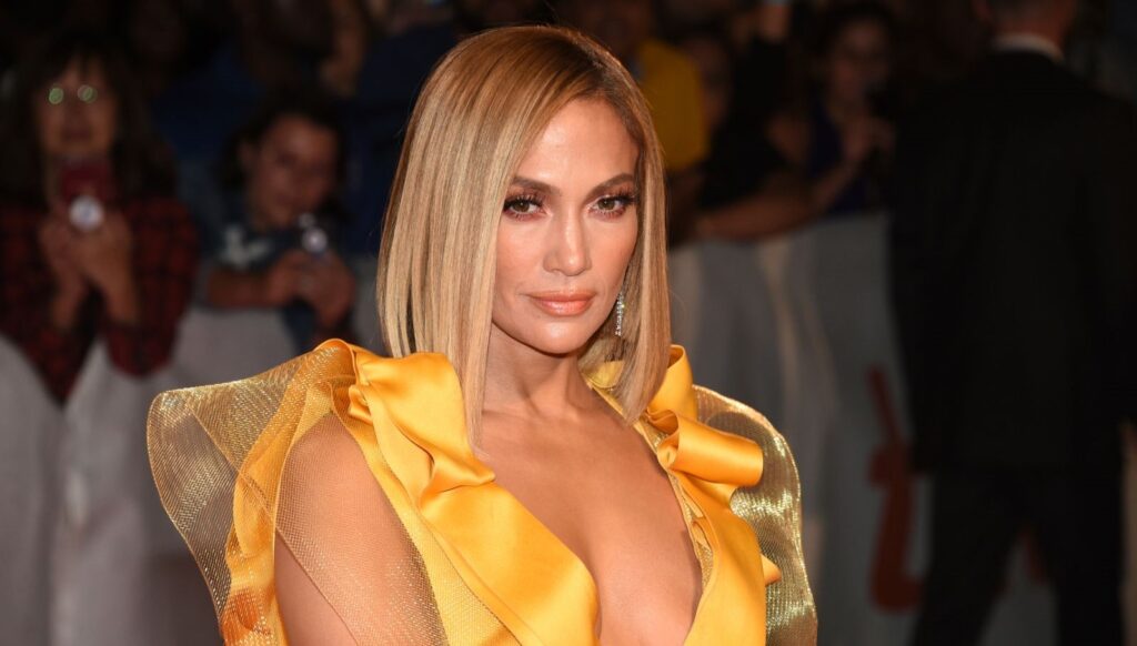 Jennifer Lopez eski nişanlısı Alex Rodriguez’i tamamen sildi