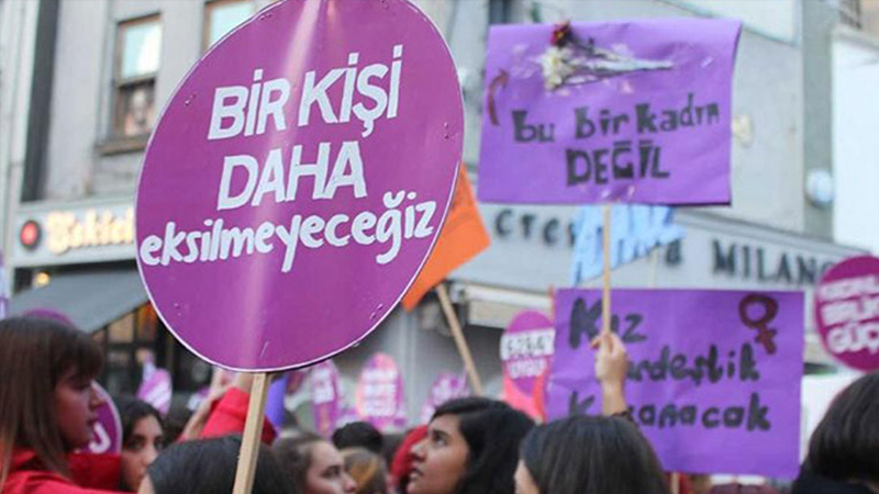 Kadın cinayetleri için daha önce çağrı yapan Ulviye Avağ, İstanbul’da eski eşi tarafından silahla vurularak öldürüldü!