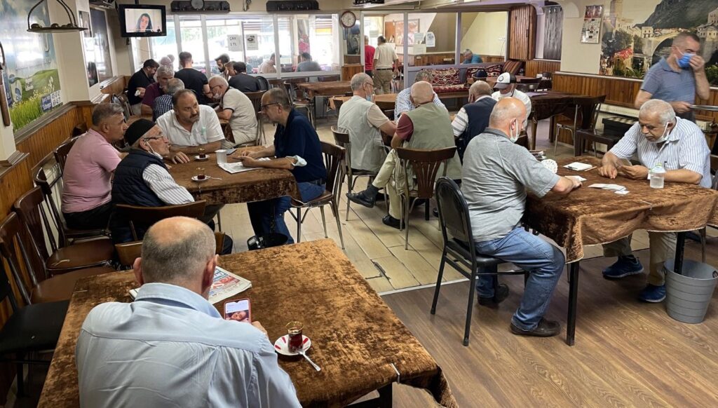 Kahvehanelerde aşı tartışması: Bu bir zulümdür, aşı olmak zorunda mıyım?