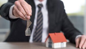 Kiralık ev azaldı, fırsatçılar çoğaldı