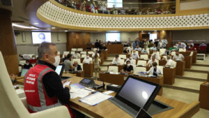 Muhittin Böcek: Yangının dört yerde aynı anda çıkması düşündürücü