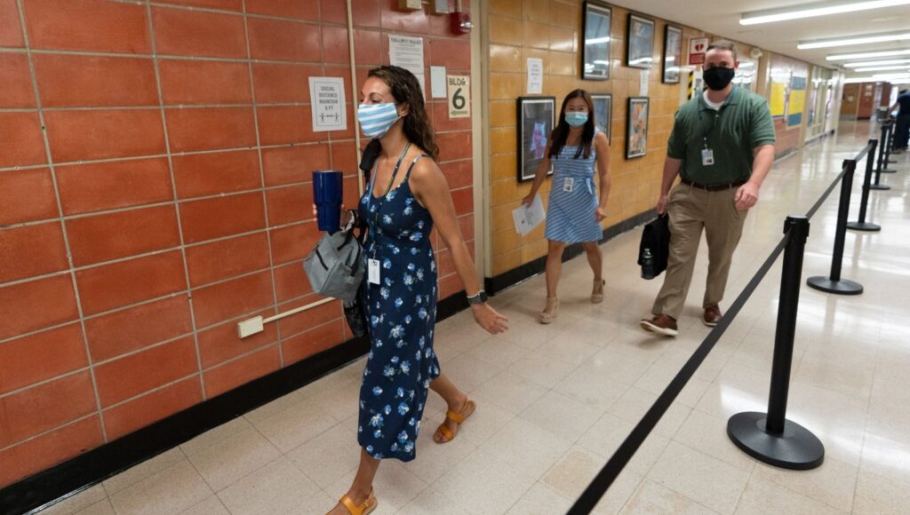 New York’ta okul çalışanlarına aşı zorunluluğu getirildi