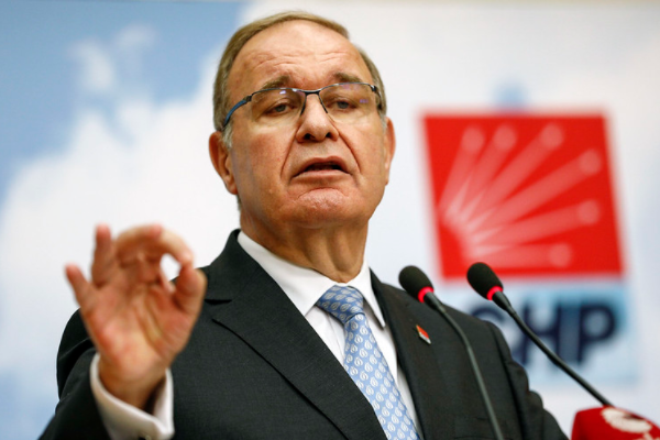 Öztrak: “Anlaşılan Erdoğan Türkiye’ye planlı sığınmacı akınına göz yummayı kabul etmiş”