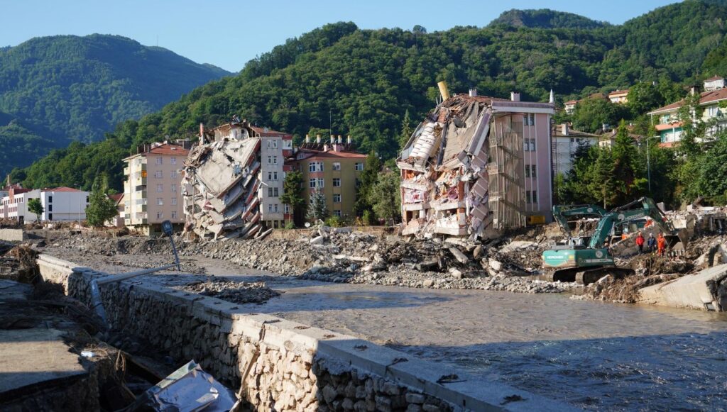 Sel bölgesinde 109 bina için acil yıkım kararı