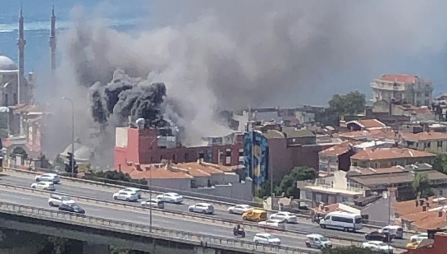 SON DAKİKA HABERİ: İstanbul Ortaköy’de otel yangını