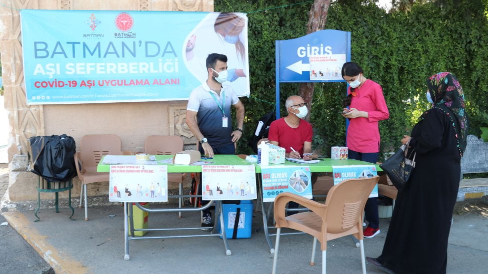 Türkiye’de 4. doz aşı kararı: Neden ihtiyaç duyuldu, uzmanlar ne diyor?