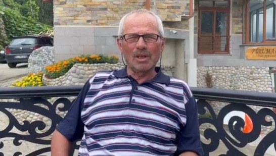 Üzerine düşen yıldırımdan ineğin kuyruğunu tutarak kurtuldu