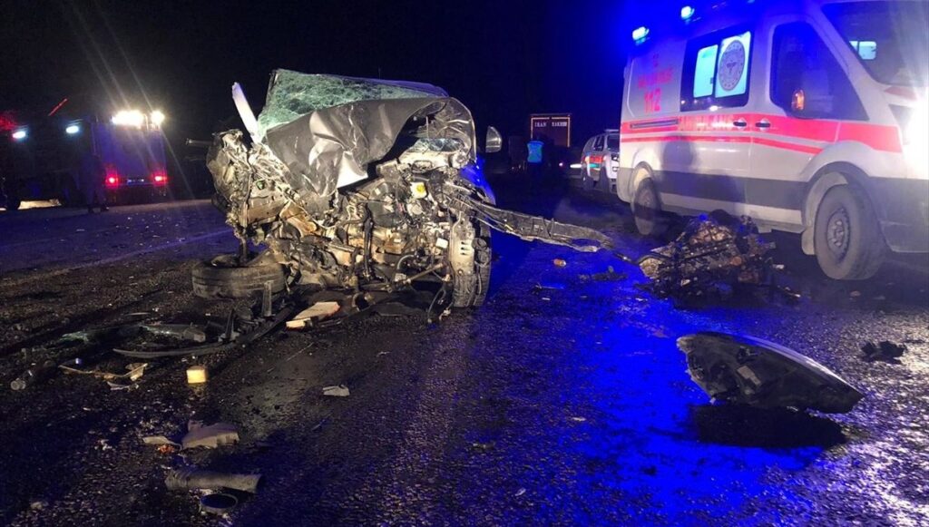 Van’da zincirleme kaza: 2’si çocuk 10 yaralı