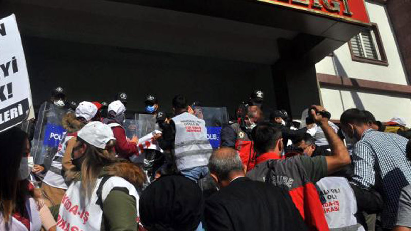 130 gündür grevde olan Bel Karper işçilerine müdahale; 58 gözaltı