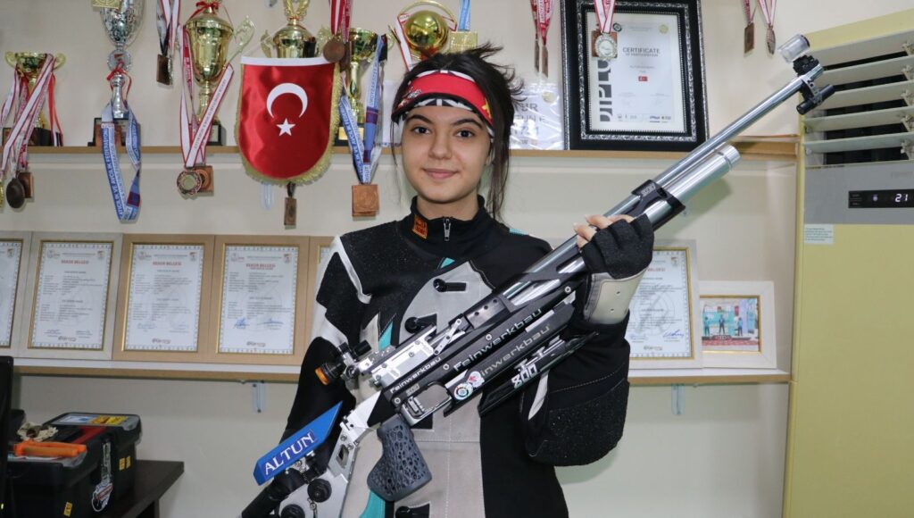 14 yaşındaki Elif, dünya şampiyonasında Türkiye’yi temsil edecek