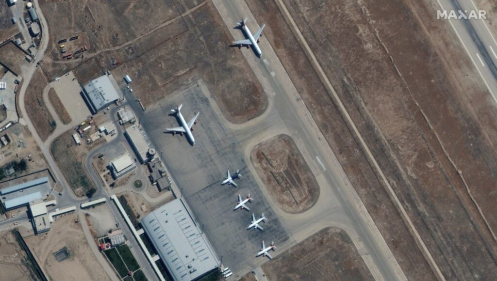 ABD’li Kongre üyesi: 6 uçak Afganistan’dan ayrılamadı, Taliban rehin aldı