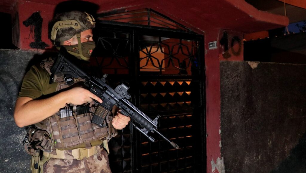 Adana merkezli 2 ilde PKK/KCK operasyonu: 9 gözaltı kararı
