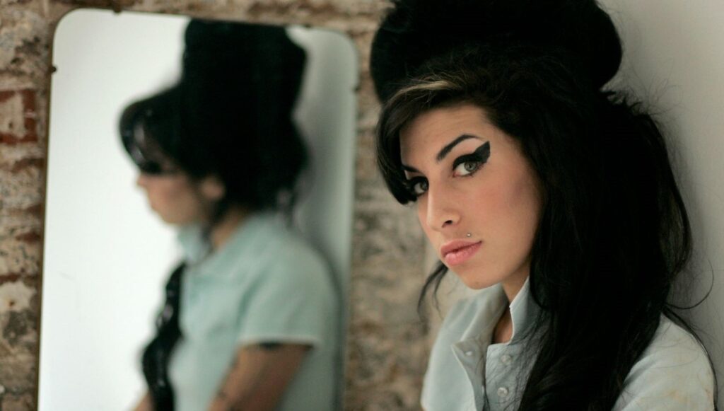 Amy Winehouse’un gardırobu satılıyor