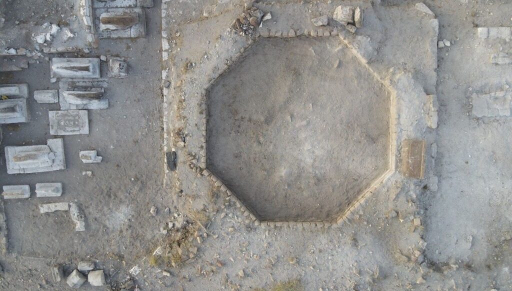 Ani’de Selçuklu Mezarlığı’nın havadan görüntüleri