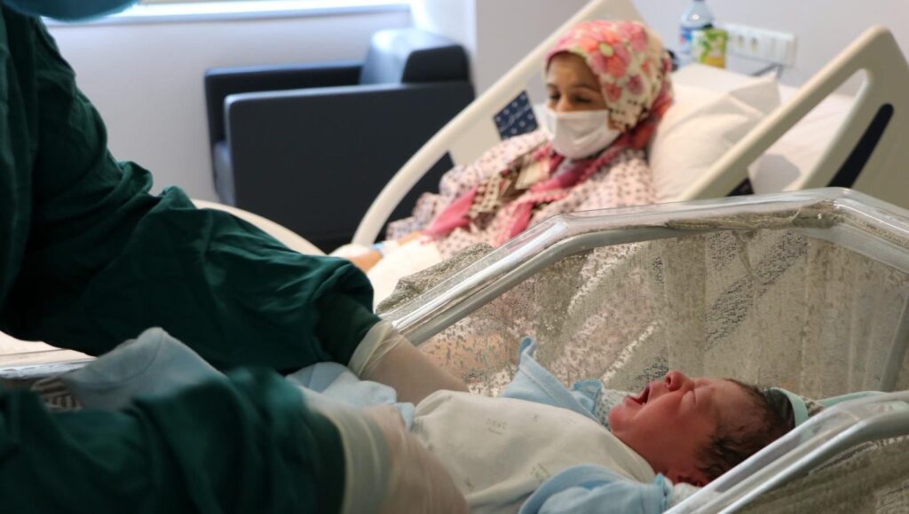 Ankara Şehir Hastanesi’nde 33 corona virüs hastası hamileden 32’si aşısız