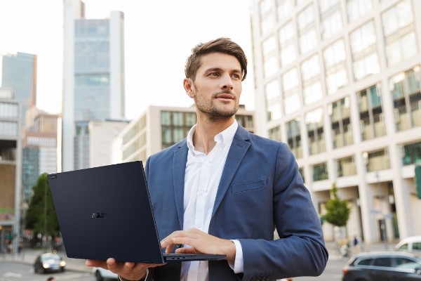 ASUS, OLED ekranlı 6 yeni modelin  tanıtımını yaptı