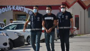 Babasını dövdü, kardeşini öldürdü: Kıyafet değiştirirken yakalandı