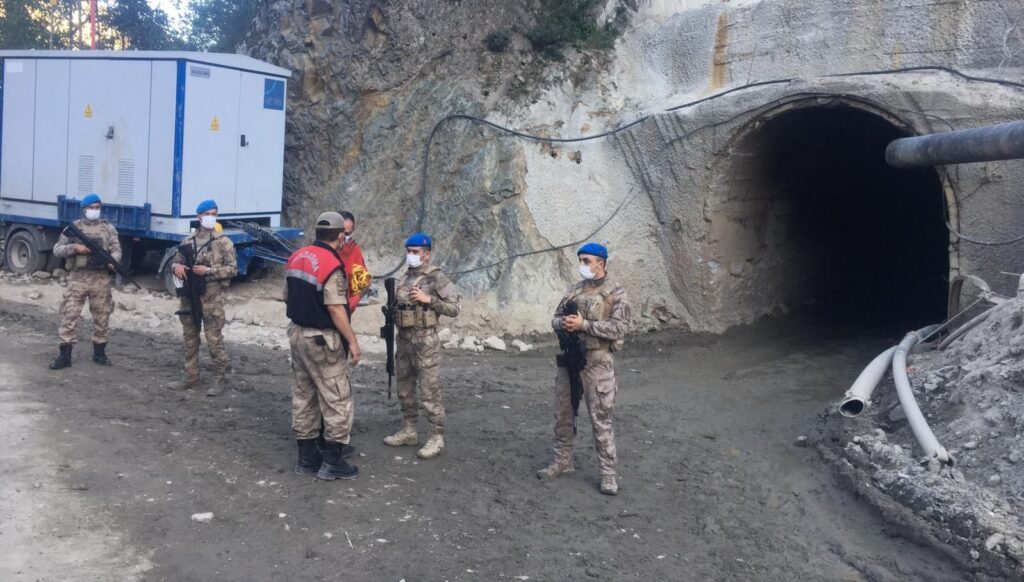 Bir ay önce selde kaybolan işçinin cansız bedenine ulaşıldı