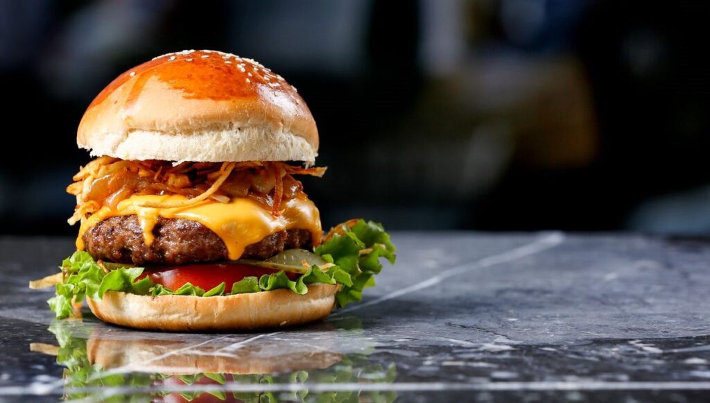 Bolivya’da bir kadının yediği hamburgerin içinden insan parmağı çıktı