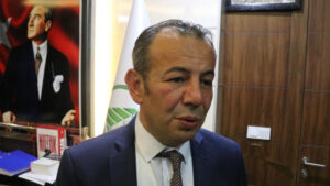 Bolu Belediye Başkanı Özcan, kadınlardan özür diledi: “Tecrübeli bir siyasetçinin böyle bir anıyı orada anlatmaması gerekiyordu”