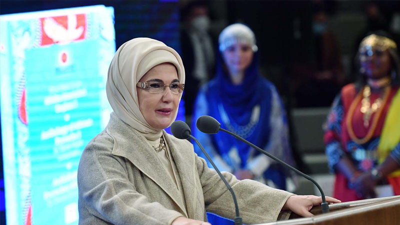 Cumhurbaşkanı’ndan sonra eşi Emine Erdoğan’ın da ilk kitabı satışa çıkıyor