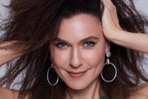 Davran Tiyatrosu’nun ilk oyunu “Üçü Bir Arada”