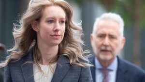 Elizabeth Holmes: Silikon Vadisi’nde birçok yatırımcıyı dolandıran sahte milyarder