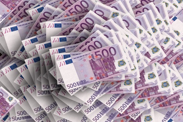 Euro bölgesi büyümesi yukarı yönde yenilendi