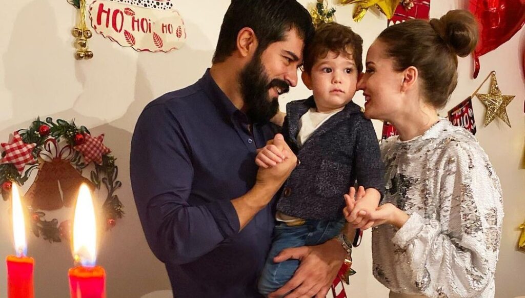 Fahriye Evcen çocukluk fotoğrafını paylaştı: Karan annesinin kopyasıymış
