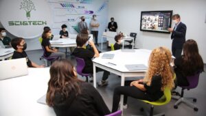 Fen ve Teknoloji Lisesi açılış dersini Prof. Dr. İbrahim Akduman verdi