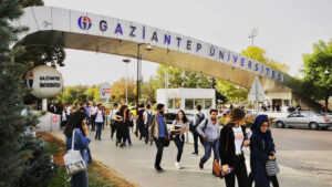 Gaziantep Üniversitesi’nde son 10 ayda 3 genel sekreter ile 9 fakülte dekanı istifa etti!