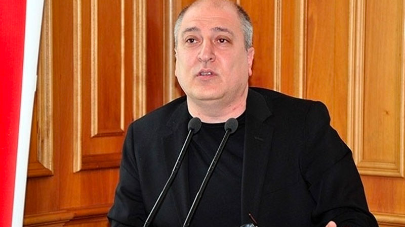 Geri zekâlı, dingil: Prof. Ali Atıf Bir’in, ‘Elidor eşcinselliği mi savunuyor’ sorusuyla yaptığı program anonsunu eleştiren kadın takipçisine yanıtı bu oldu!