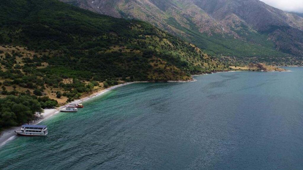 İki uzmandan araştırma: Van Gölü suyuyla hazırlanan sprey, Koronavirüs’ün çoğalmasını engelledi