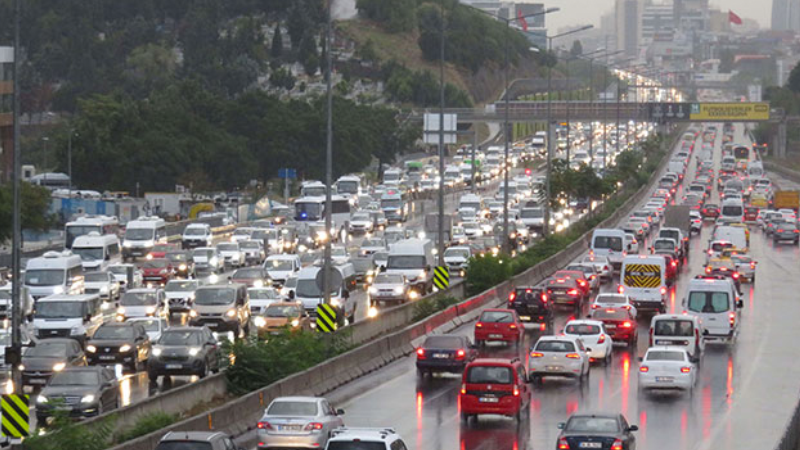 İstanbul’da trafik yoğunluğu yüzde 72’ye ulaştı