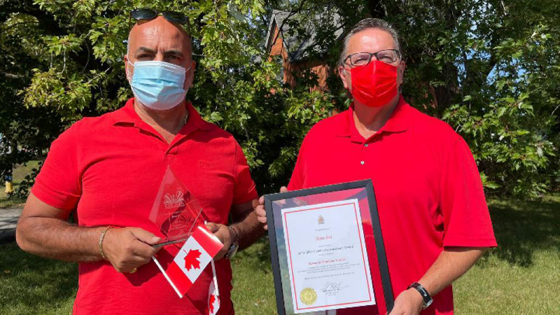 Kanada’da yaşayan işletmeci Zeynel Arı’ya ödül; “Selahattin Demirtaş’a adıyorum”