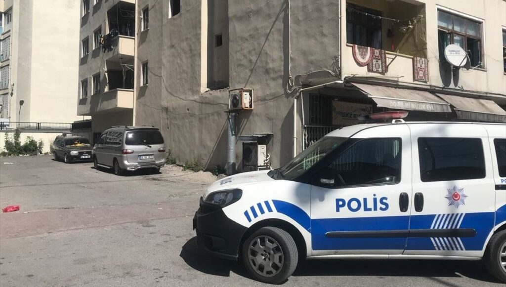 Kayseri’de ikinci kattan düşen kadın ağır yaralandı