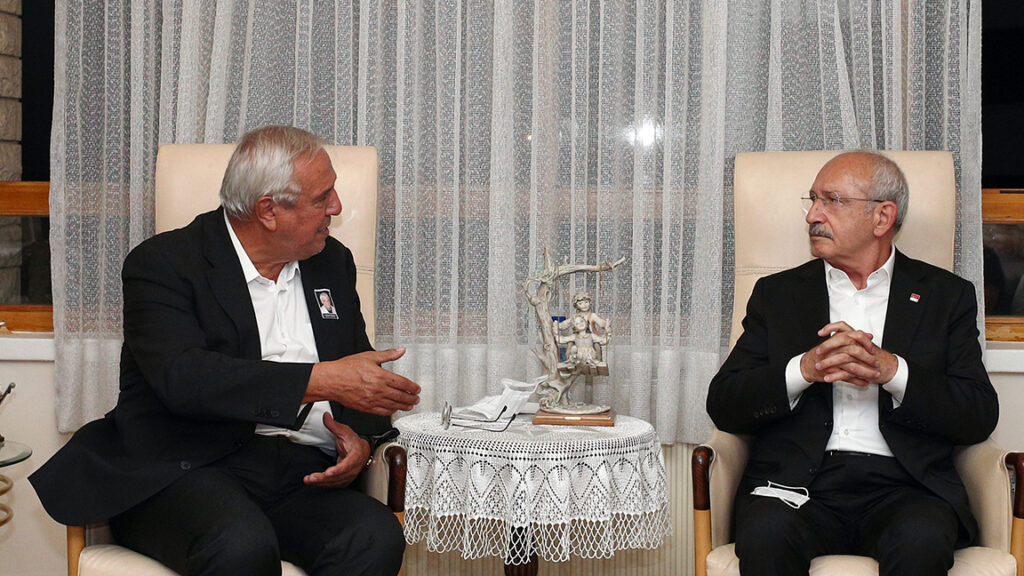 Kılıçdaroğlu’ndan gazeteci Orhan Uğuroğlu’na başsağlığı ziyareti