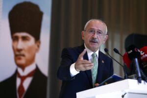 Kılıçdaroğlu’nden siyasi parti liderlerine çağrı: Şehit yakınları ve gaziler arasında var olan farklılıkların tümünü gidermek konusunda gelin ortak bir çalışma yapalım