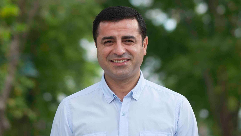 “Kitap alamıyorsanız bana yazın” diyen  Selahattin Demirtaş’tan 6 kitap önerisi