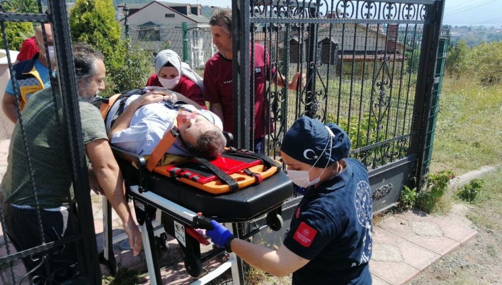 Komşusunu tıraş ederken vuruldu