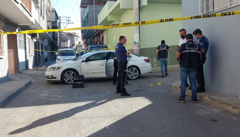 Konuşmak için çağırdığı husumetlisini sokak ortasında öldürdü