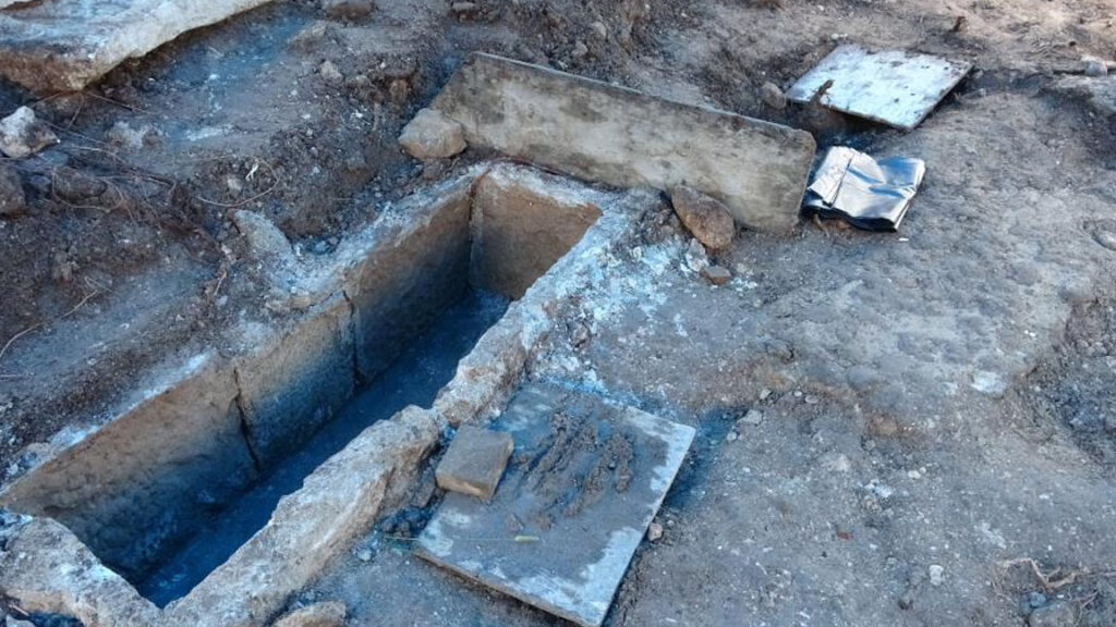 Ordu’da yol çalışmaları sırasında 2 bin yıllık olduğu tahmin edilen lahit mezarları ve ziynet eşyaları bulundu