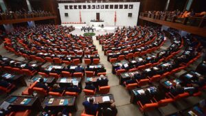 Seçim yasası: AKP ve MHP’nin seçim barajını yüzde 7’ye indirme kararını muhalefet nasıl yorumluyor?